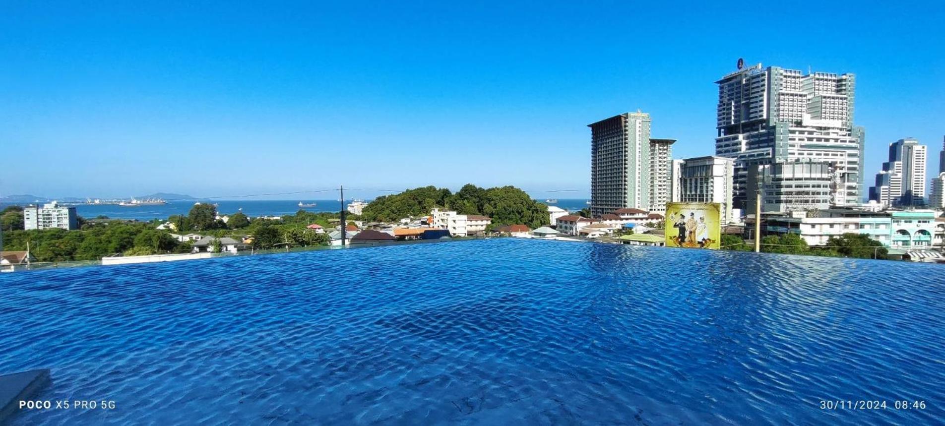 Arize Hotel Sri Racha Si Racha Bagian luar foto
