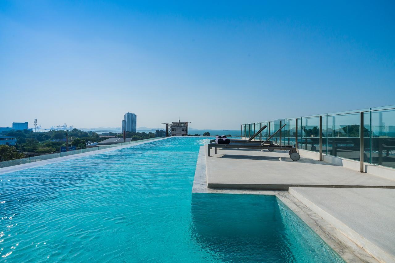 Arize Hotel Sri Racha Si Racha Bagian luar foto