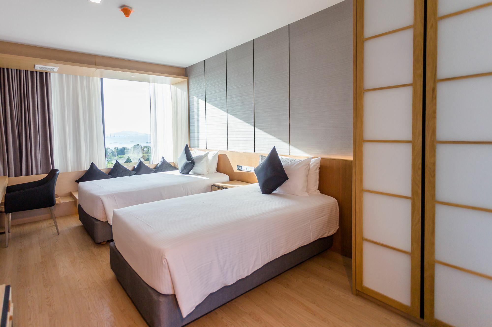 Arize Hotel Sri Racha Si Racha Bagian luar foto