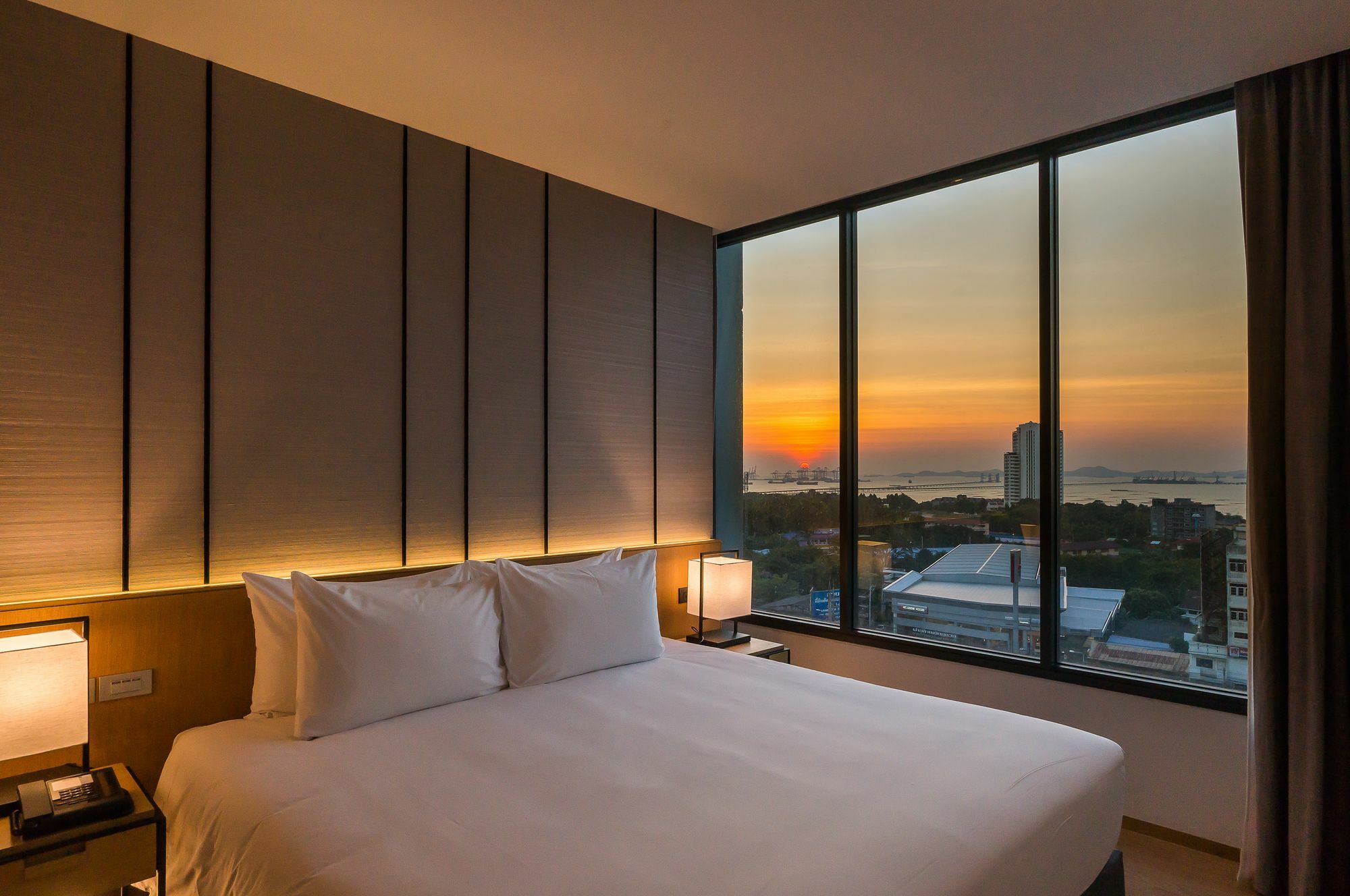 Arize Hotel Sri Racha Si Racha Bagian luar foto