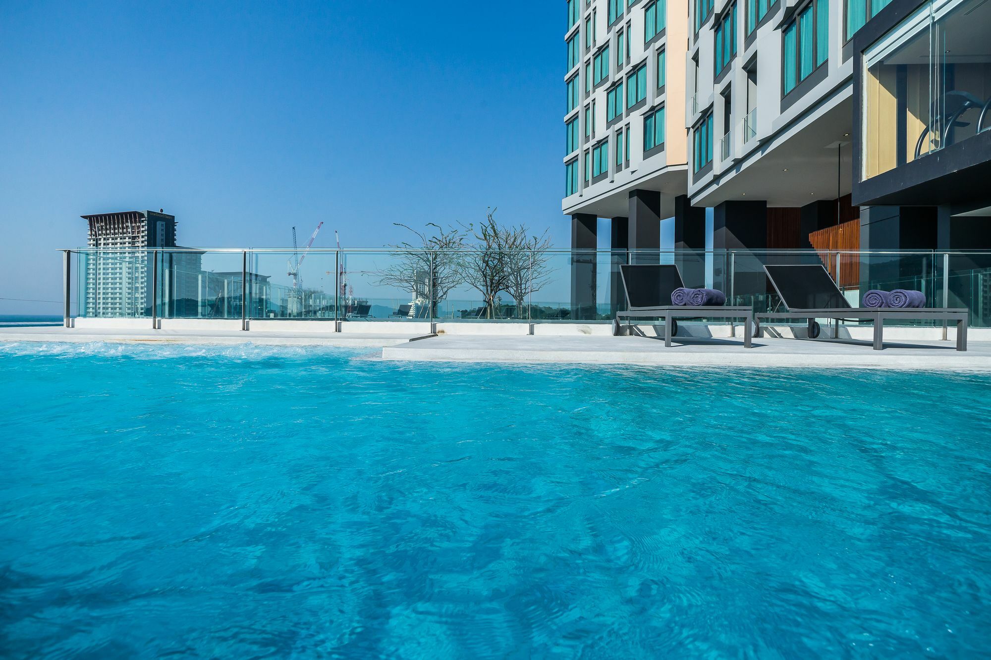 Arize Hotel Sri Racha Si Racha Bagian luar foto