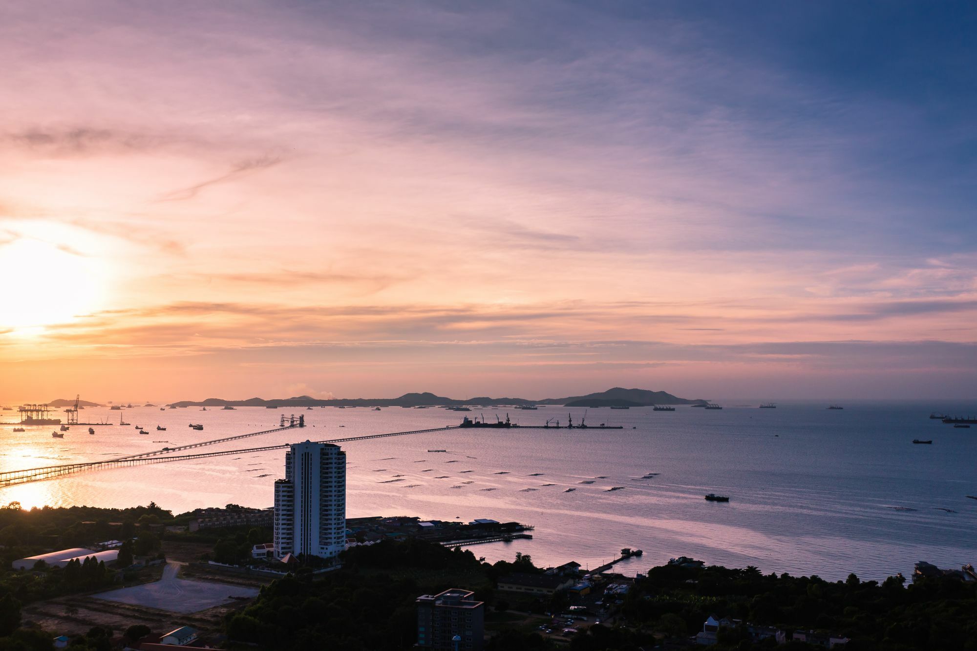 Arize Hotel Sri Racha Si Racha Bagian luar foto