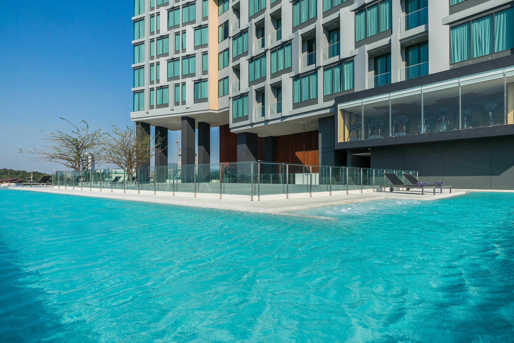 Arize Hotel Sri Racha Si Racha Bagian luar foto