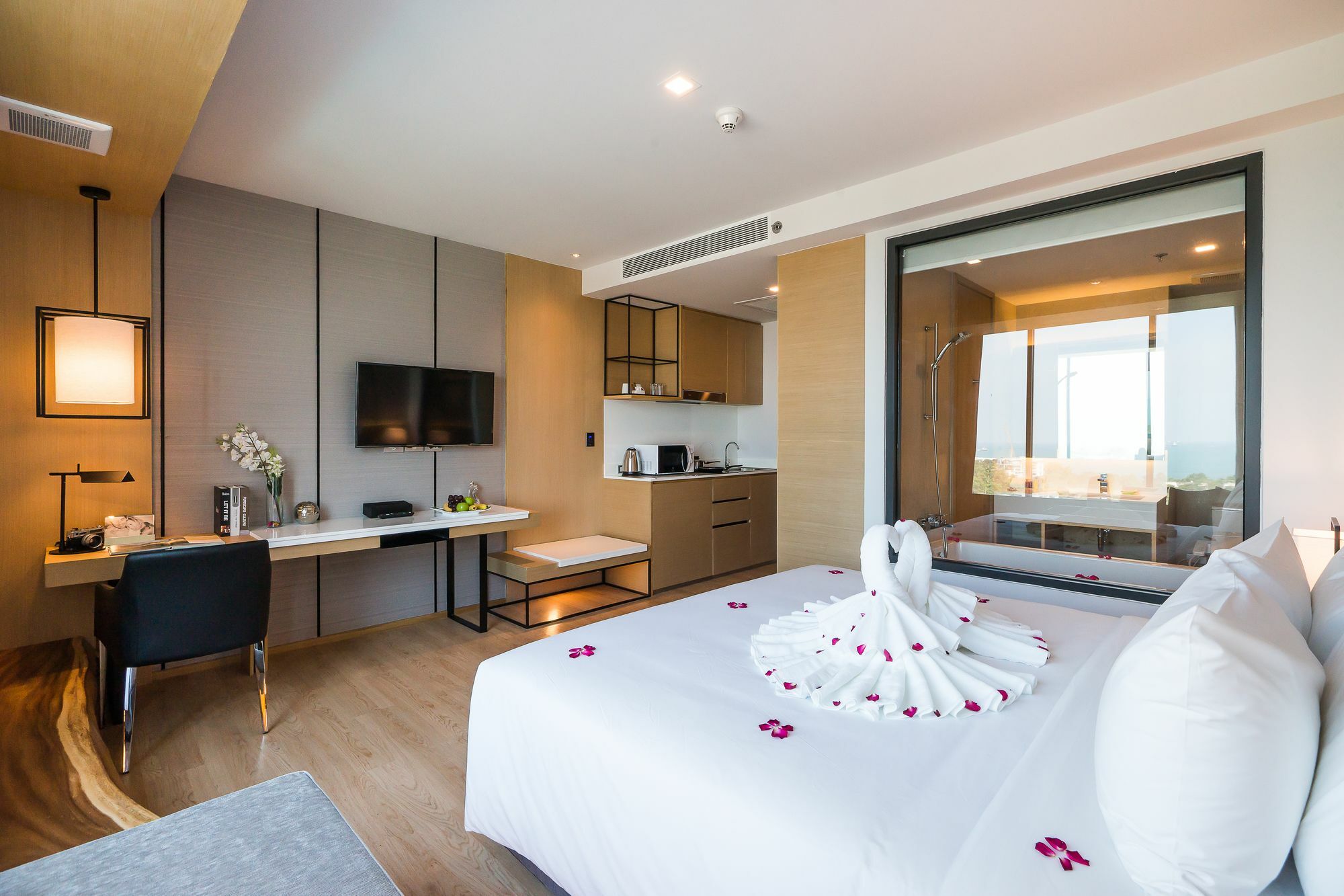 Arize Hotel Sri Racha Si Racha Bagian luar foto