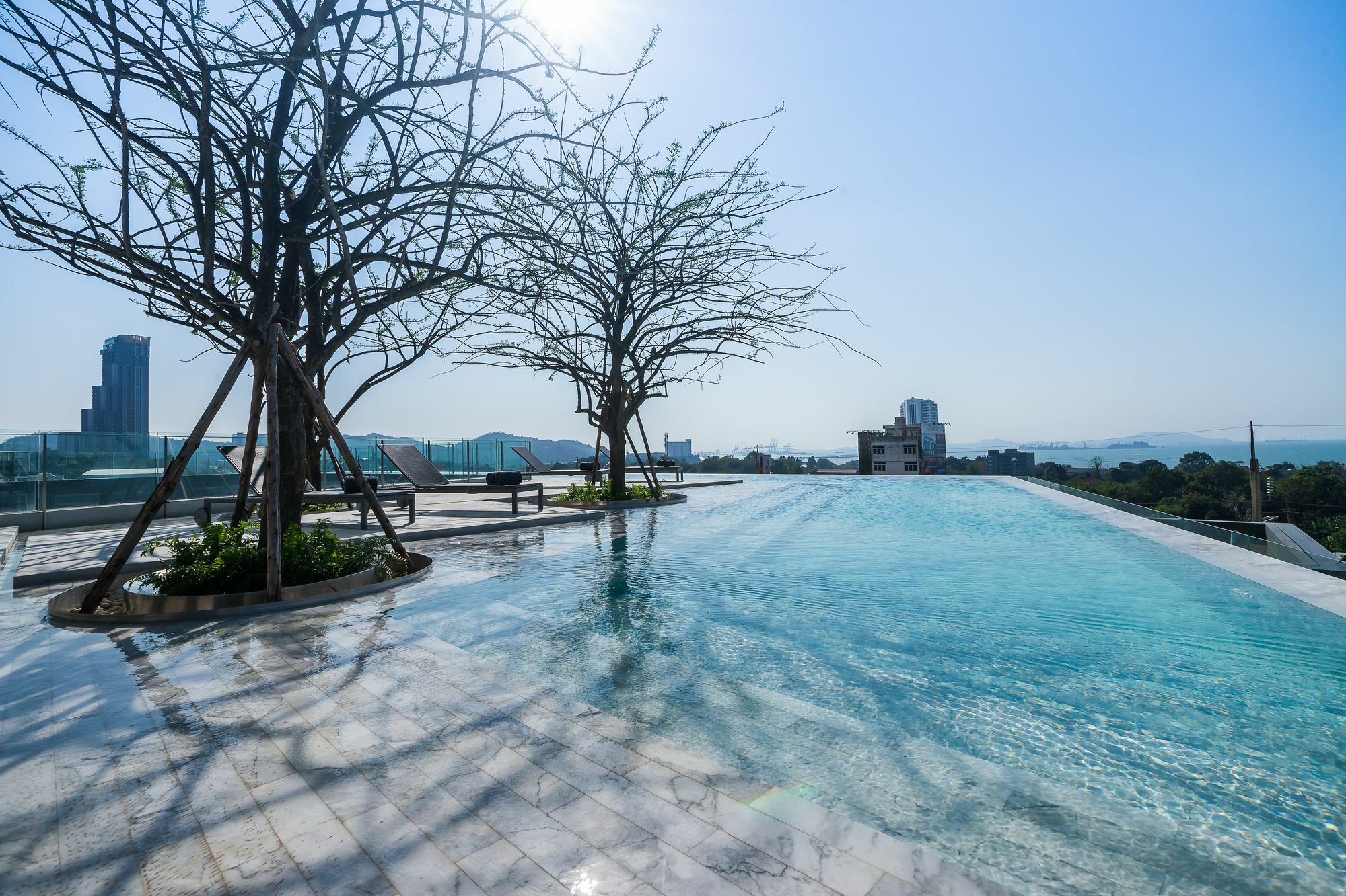 Arize Hotel Sri Racha Si Racha Bagian luar foto